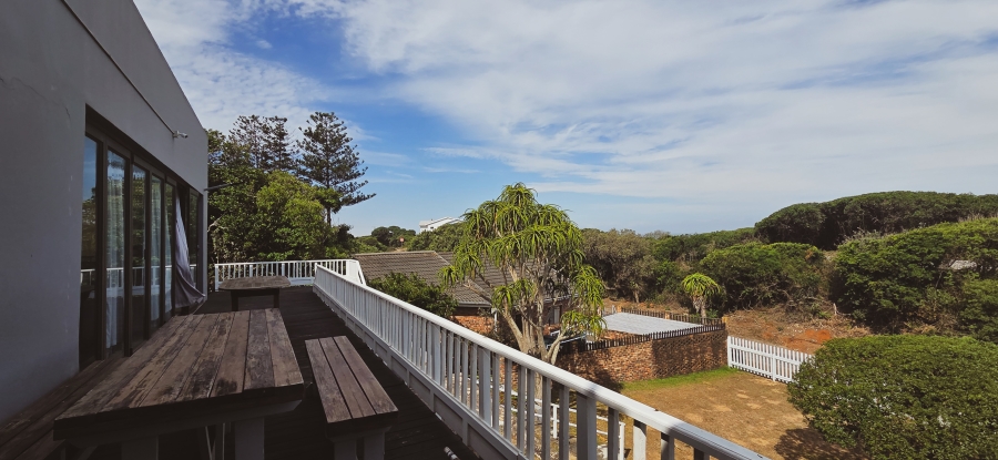 4 Bedroom Property for Sale in Boknesstrand Eastern Cape